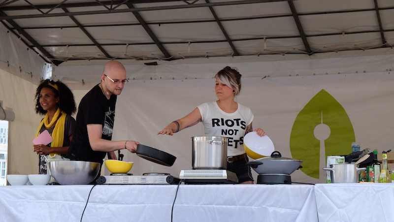 Kochshow auf dem veganen Sommerfest 2017 in Berlin