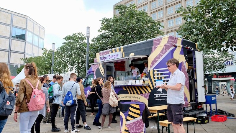 Burger auf dem veganen Sommerfest 2017 in Berlin